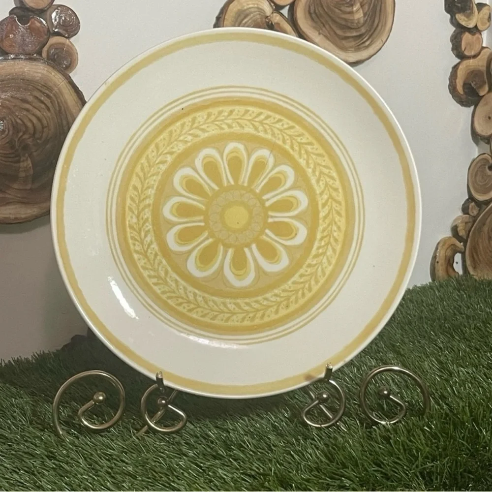 VINTAGE ROYAL CHINA CAVALIER DINNER PLATE